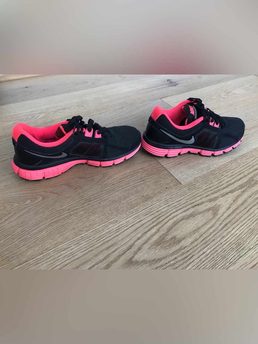 Nike "Dual Fusion ST2" Black/Coral Lightweight Running Shoes - Picture 4 of 8
